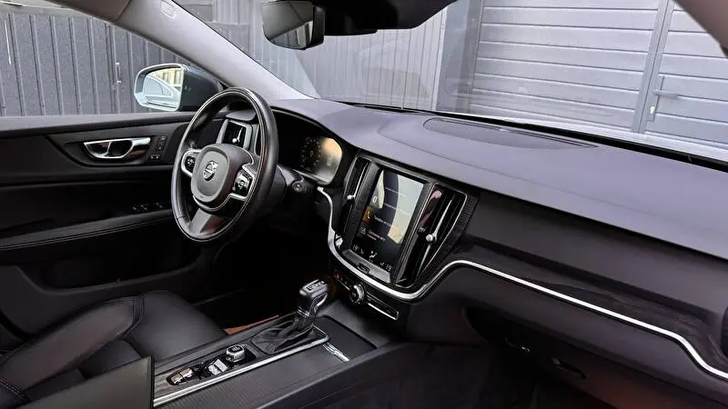Volvo V60 2019 фото 14