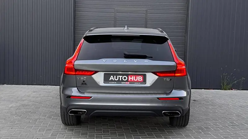 Volvo V60 2019 фото 6