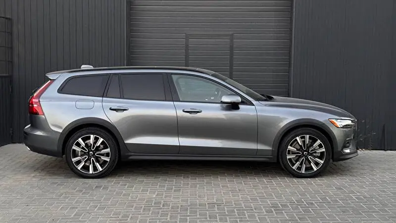 Volvo V60 2019 фото 8