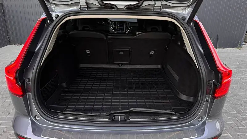 Volvo V60 2019 фото 19