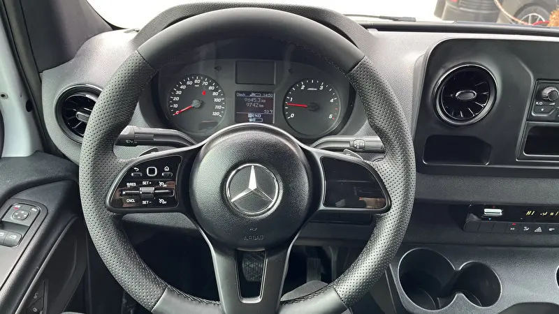 Mercedes-Benz V-Class 2021 фото 9
