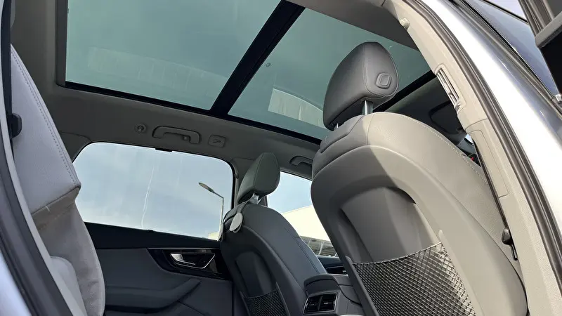 Audi Q7 2019 фото 10