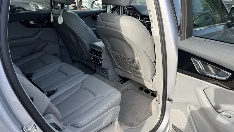 Audi Q7 2019 фото 13