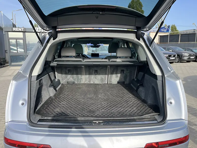 Audi Q7 2019 фото 17