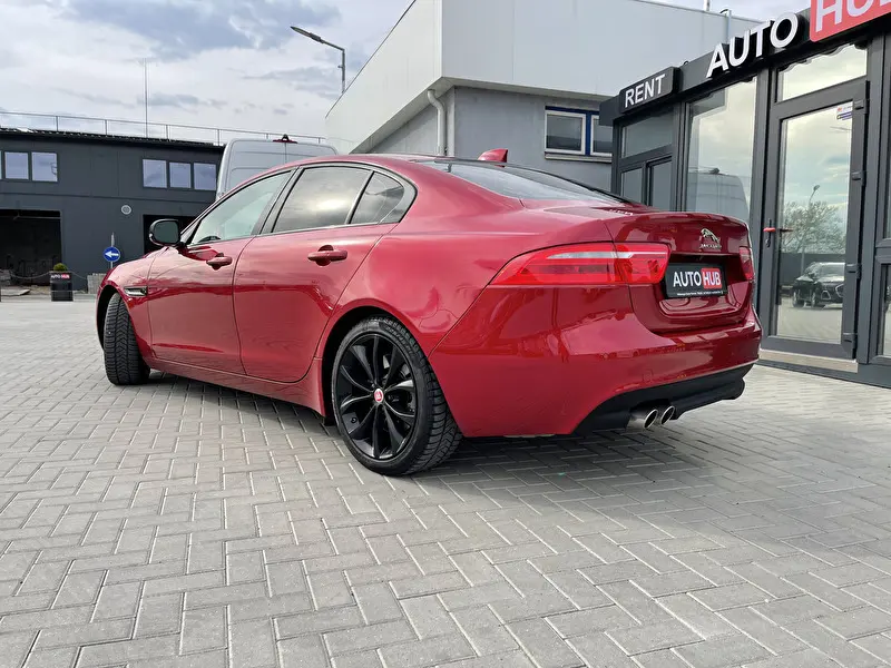Jaguar XE 2016 фото 3