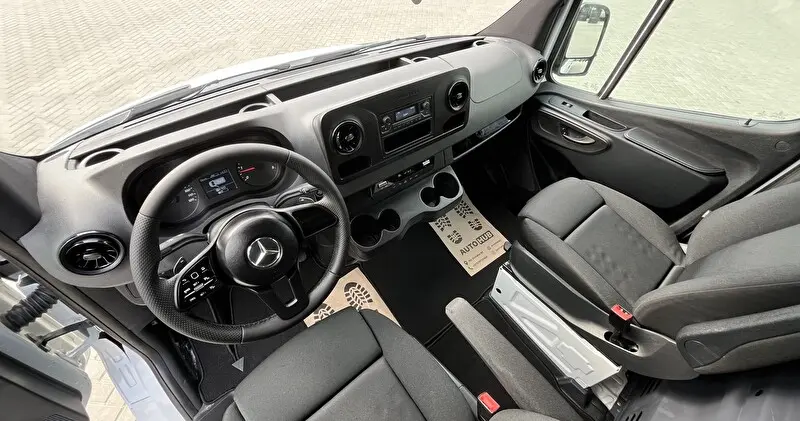 Mercedes-Benz V-Class 2021 photo 12