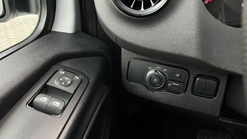 Mercedes-Benz V-Class 2021 photo 16