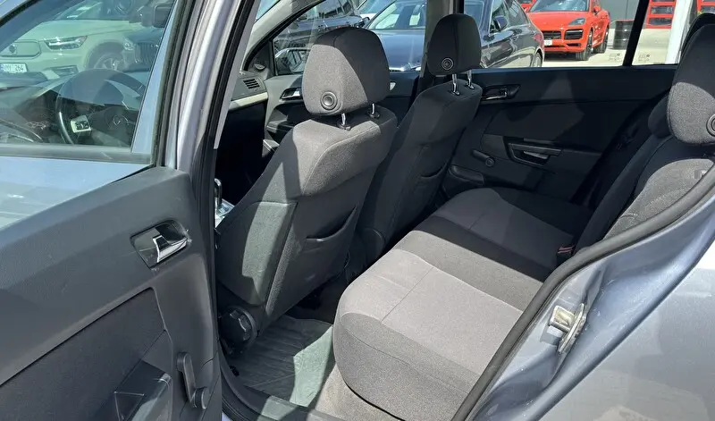 Opel Astra 2008 фото 6