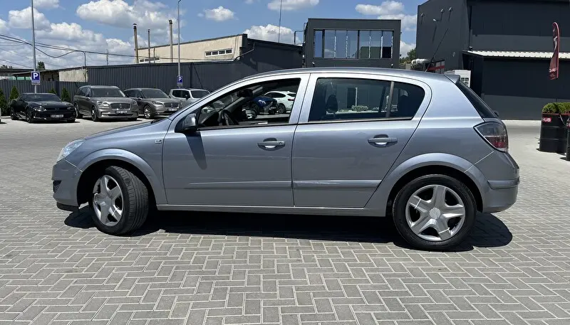 Opel Astra 2008 фото 12