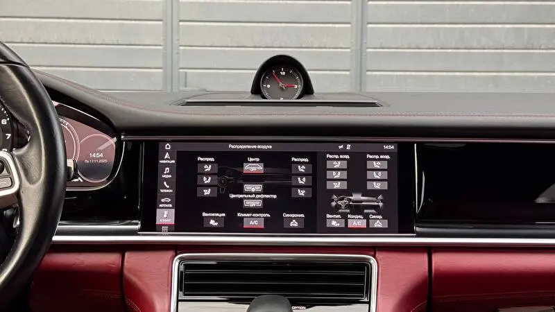 Porsche Panamera 2018 фото 12