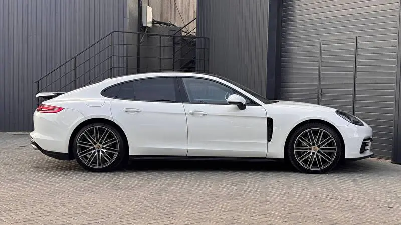 Porsche Panamera 2018 фото 8