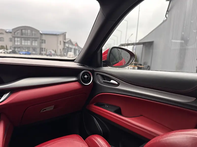 Alfa Romeo Stelvio 2019 фото 8
