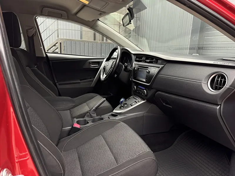 Toyota Auris 2014 фото 10