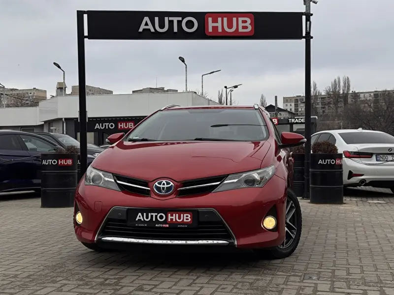 Toyota Auris 2014 фото 1