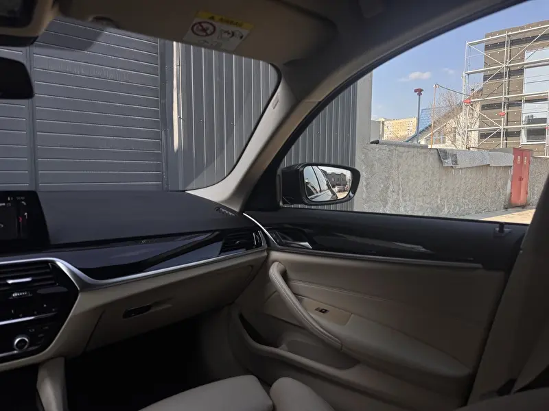 BMW 5-Series 2017 фото 14