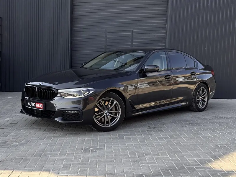 BMW 5-Series 2017 фото 2