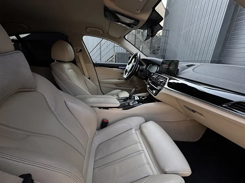 BMW 5-Series 2017 фото 13