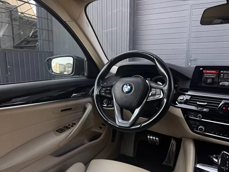 BMW 5-Series 2017 фото 11