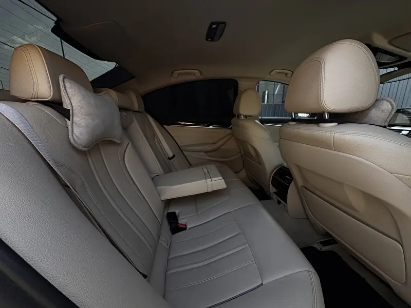 BMW 5-Series 2017 фото 12