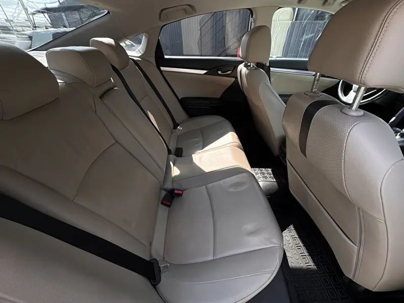 Honda Civic 2017 фото 10