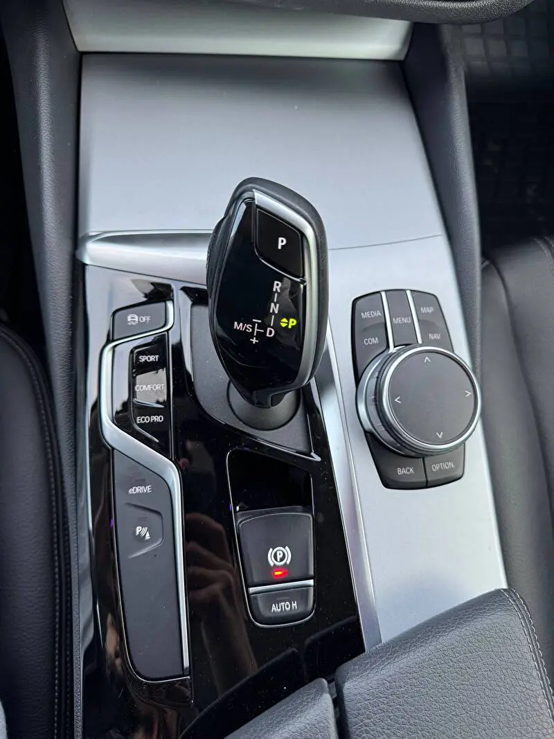 BMW 5-Series 2020 фото 12