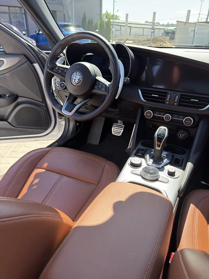 Alfa Romeo Giulia 2024 фото 6