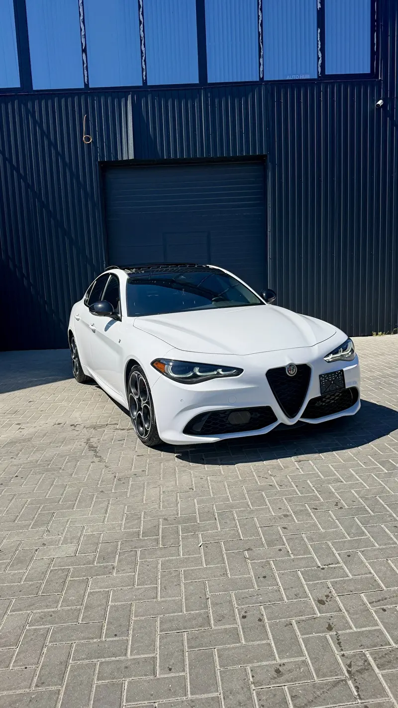 Alfa Romeo Giulia 2024 фото 2