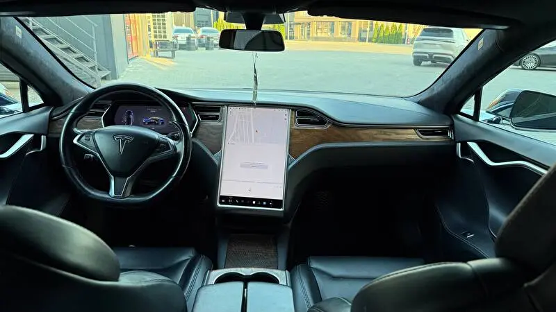 Tesla Model S 2017 фото 6