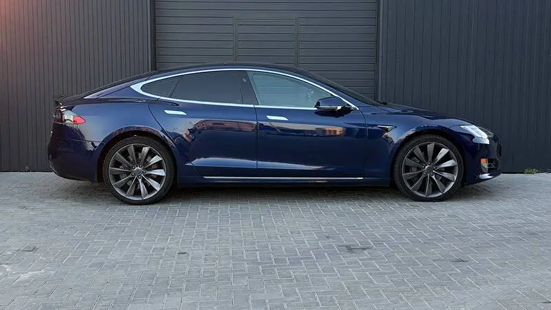 Tesla Model S 2017 фото 2