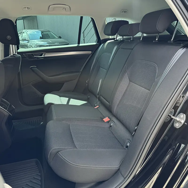 Skoda Superb 2021 фото 8