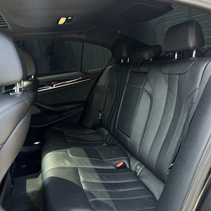 BMW 5-Series 2017 фото 8