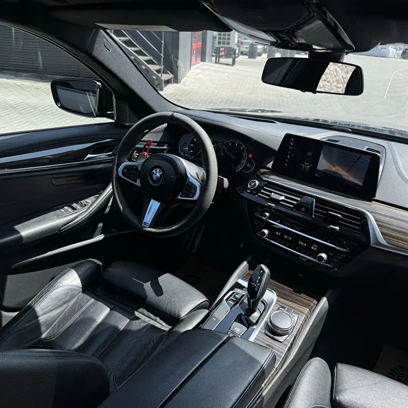 BMW 5-Series 2017 фото 7