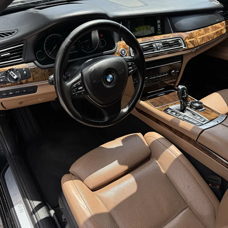 BMW 7-Series 2013 фото 6