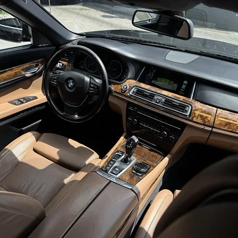 BMW 7-Series 2013 фото 7