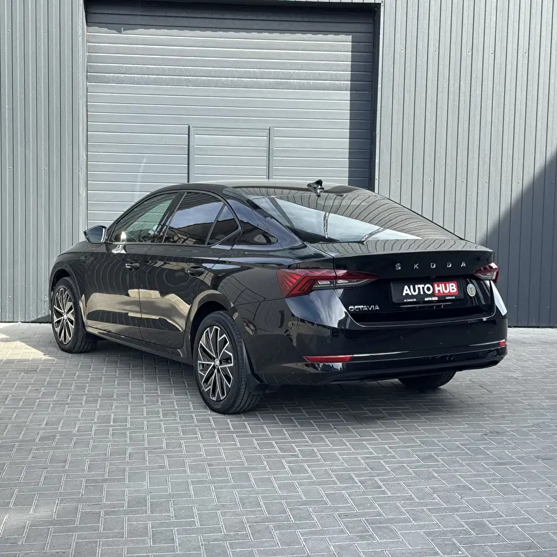 Skoda Octavia 2023 фото 4