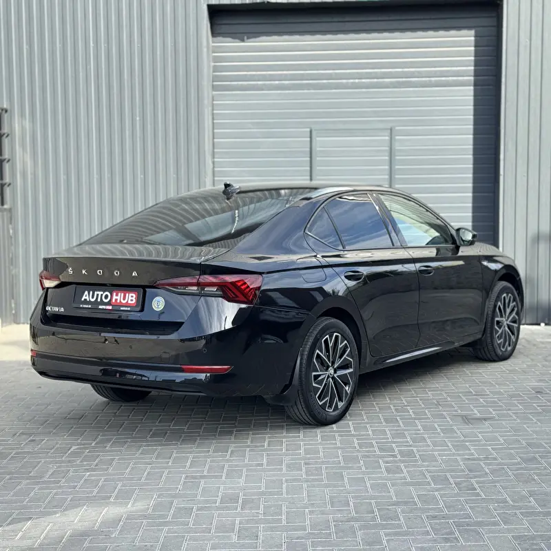 Skoda Octavia 2023 фото 5