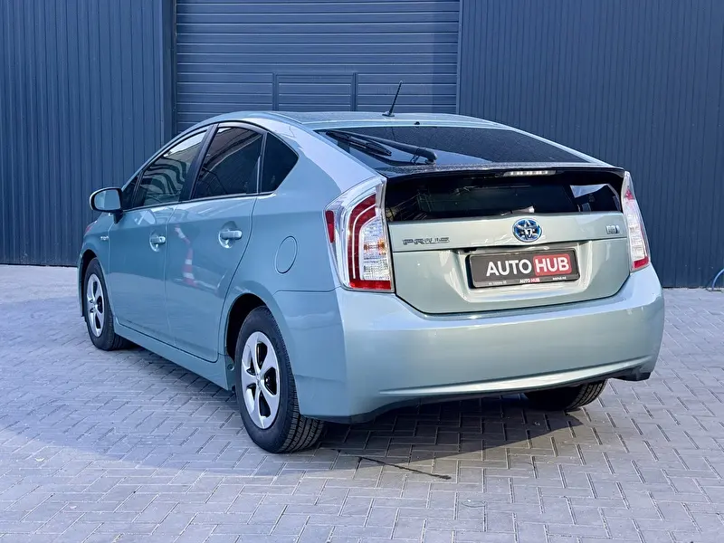 Toyota Prius 2015 фото 4