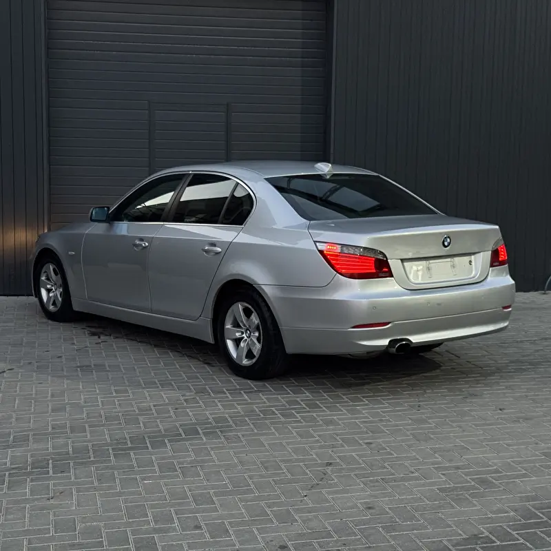 BMW 5-Series 2009 foto 4