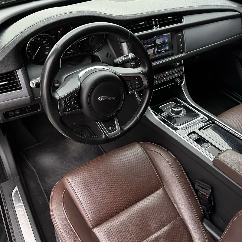 Jaguar XF 2017 фото 6