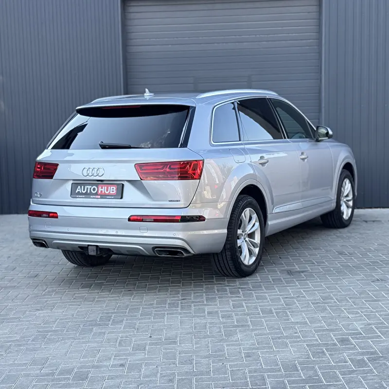 Audi Q7 2019 фото 5