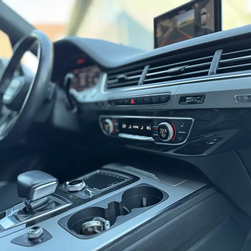 Audi Q7 2019 фото 7