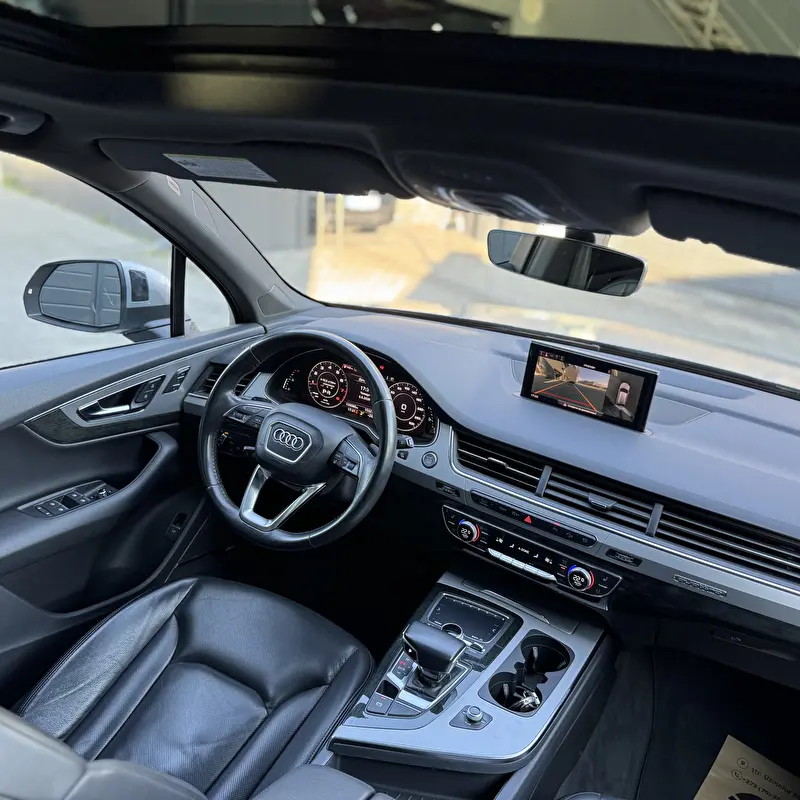 Audi Q7 2019 фото 8