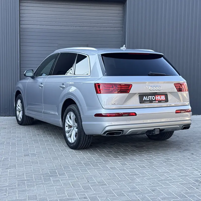 Audi Q7 2019 фото 5