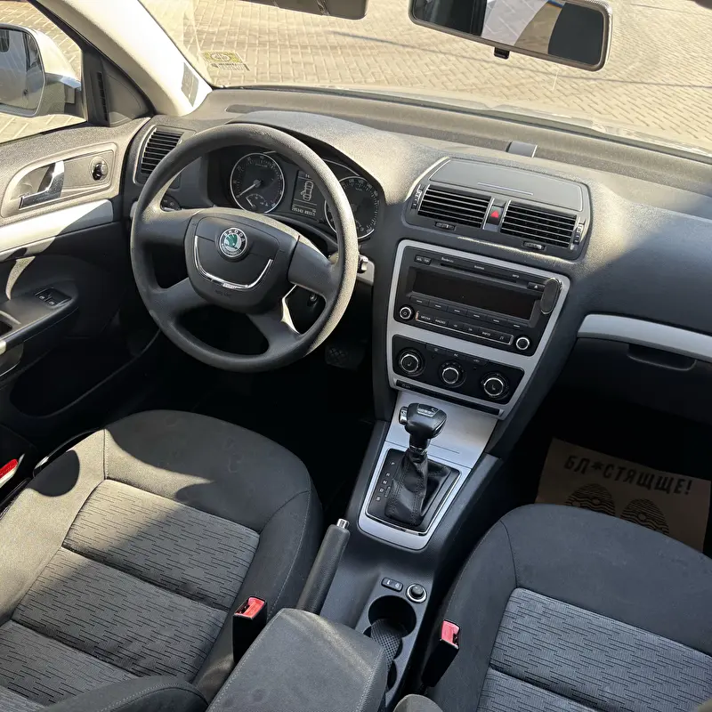 Skoda Octavia 2010 фото 7