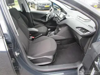 Peugeot 208 2017 photo 11