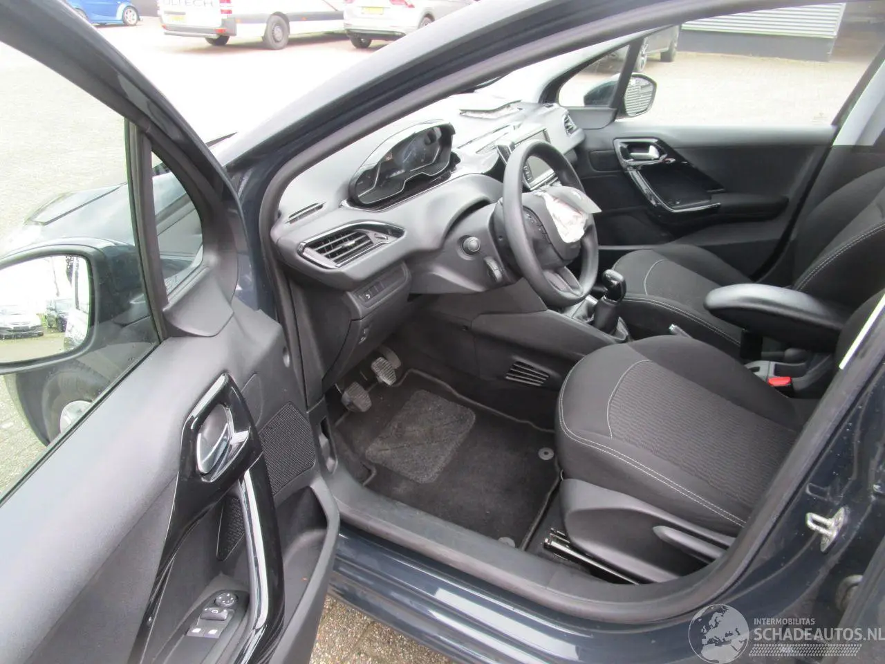 Peugeot 208 2017 photo 9
