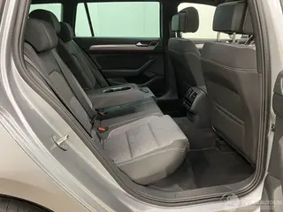 Volkswagen Passat 2023 foto 11