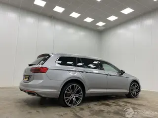 Volkswagen Passat 2023 foto 2
