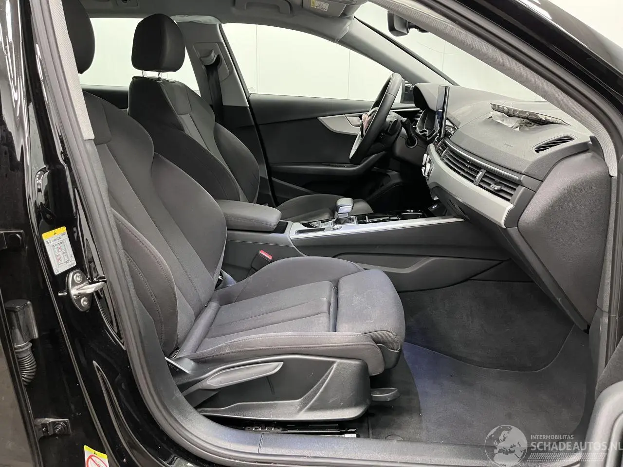 Audi A4 Avant 2022 фото 9