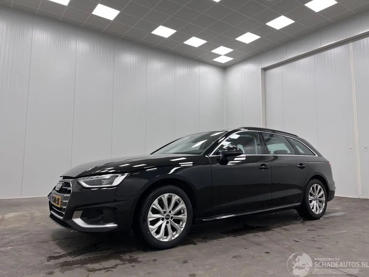 Audi A4 Avant 2022 фото 4